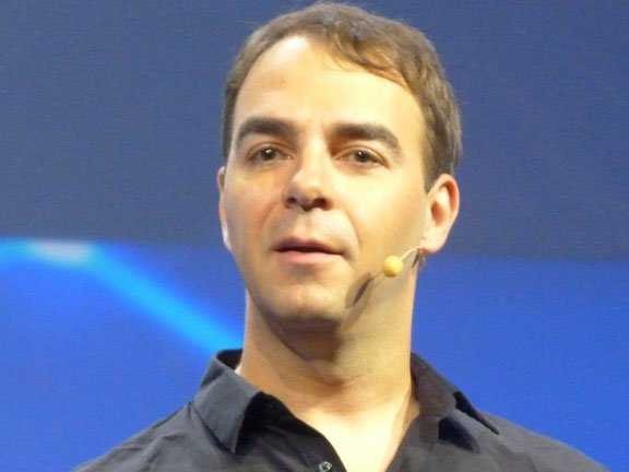 O επιχειρηματίας που πούλησε τα πάντα και άφησε τη χλιδάτη ζωή του για να ψάξει την ευτυχία στους φίλους του και τα ταξίδια [εικόνες] | iefimerida.gr 0