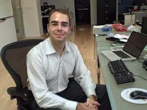 O επιχειρηματίας που πούλησε τα πάντα και άφησε τη χλιδάτη ζωή του για να ψάξει την ευτυχία στους φίλους του και τα ταξίδια [εικόνες] | iefimerida.gr 4