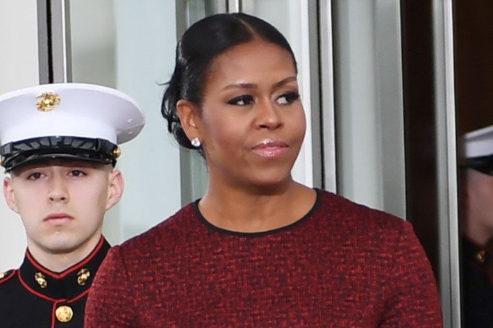 Το απίστευτο βλέμμα της Μισέλ Ομπάμα ενώ ορκιζόταν ο Ντόναλντ Τραμπ [εικόνες] | iefimerida.gr 1