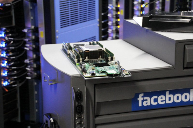 Μια βόλτα στο νέο κέντρο αποθήκευσης δεδομένων της Facebook -Εκεί που είναι αποθηκευμένες όλες οι φωτογραφίες μας [εικόνες] | iefimerida.gr 2