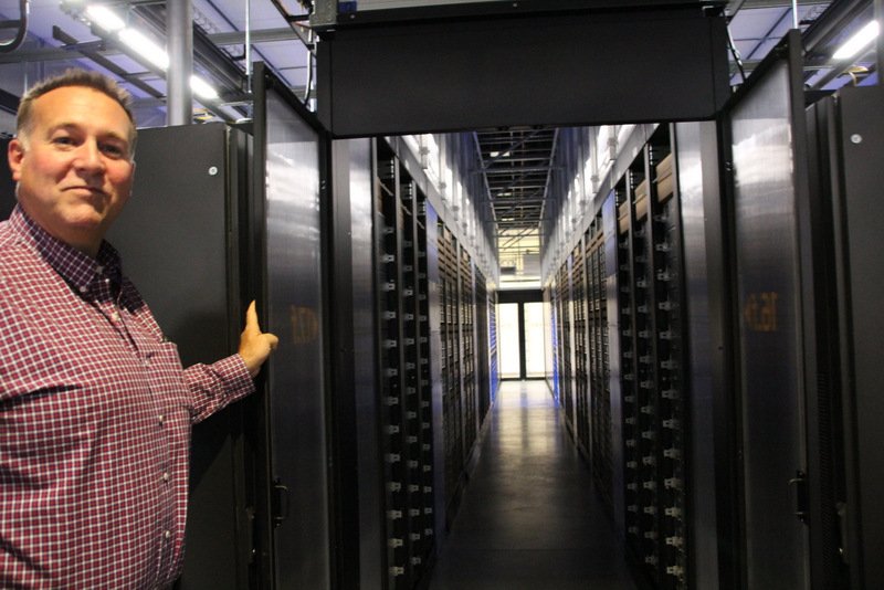 Μια βόλτα στο νέο κέντρο αποθήκευσης δεδομένων της Facebook -Εκεί που είναι αποθηκευμένες όλες οι φωτογραφίες μας [εικόνες] | iefimerida.gr 4