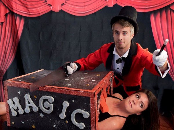 Ο νεαρός με τις πιο έξυπνες φωτογραφίες στο Facebook: Φαντασία και χιούμορ [εικόνες] | iefimerida.gr 2