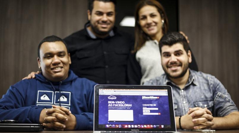 Facegloria: Το Facebook των Χριστιανών – Χωρίς... αμαρτίες και με «αμήν» αντί για like [εικόνες] | iefimerida.gr 1