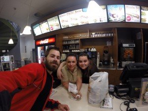 Η απίστευτη ιστορία ενός γάλλου ακτιβιστή που γύρισε με ποδήλατο την Ευρώπη, τρώγοντας από τα σκουπίδια [εικόνες] | iefimerida.gr 1