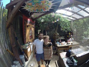 Η απίστευτη ιστορία ενός γάλλου ακτιβιστή που γύρισε με ποδήλατο την Ευρώπη, τρώγοντας από τα σκουπίδια [εικόνες] | iefimerida.gr 6