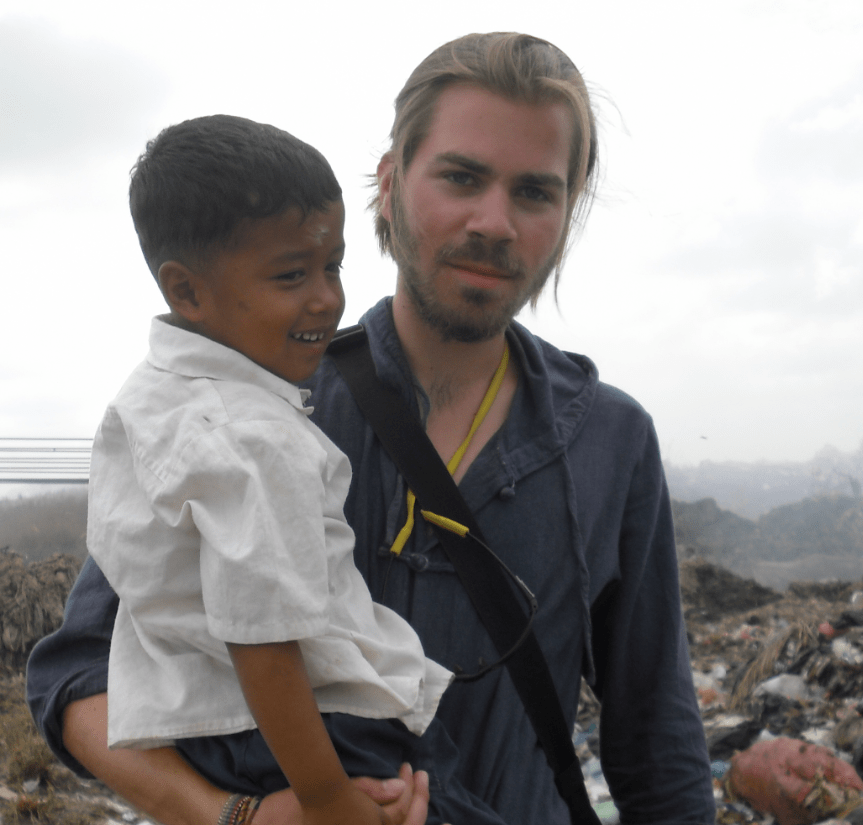 Η απίστευτη ιστορία ενός γάλλου ακτιβιστή που γύρισε με ποδήλατο την Ευρώπη, τρώγοντας από τα σκουπίδια [εικόνες] | iefimerida.gr 3