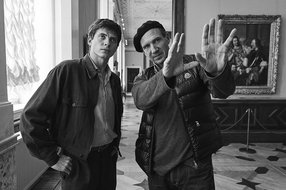 O Ρέιφ Φάινς σκηνοθετεί τη ζωή του Νουρέγιεφ -Με κορυφαίους χορευτές και την Αντέλ Εξαρχόπουλος [εικόνες & βίντεο]  | iefimerida.gr 2