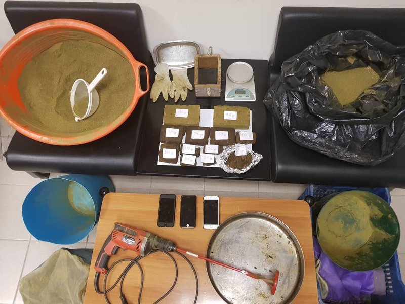 Ηράκλειο: Δύο 47χρονοι είχαν μετατρέψει καφενείο σε εργαστήριο κάνναβης [εικόνες & βίντεο] | iefimerida.gr 1