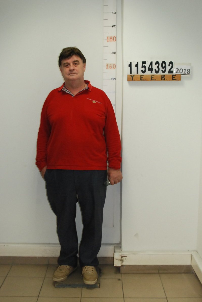 Αυτός είναι ο καθηγητής «Φακελάκης» και οι συνεργοί του [εικόνες] | iefimerida.gr 1