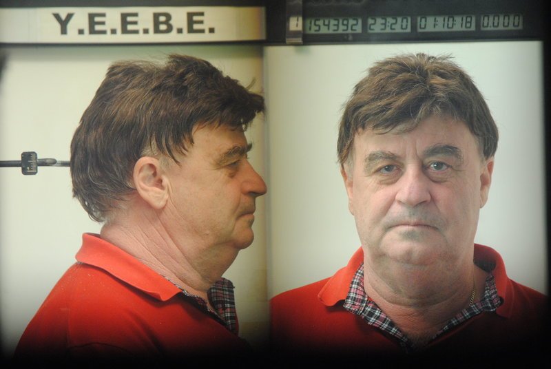 Αυτός είναι ο καθηγητής «Φακελάκης» και οι συνεργοί του [εικόνες] | iefimerida.gr 0