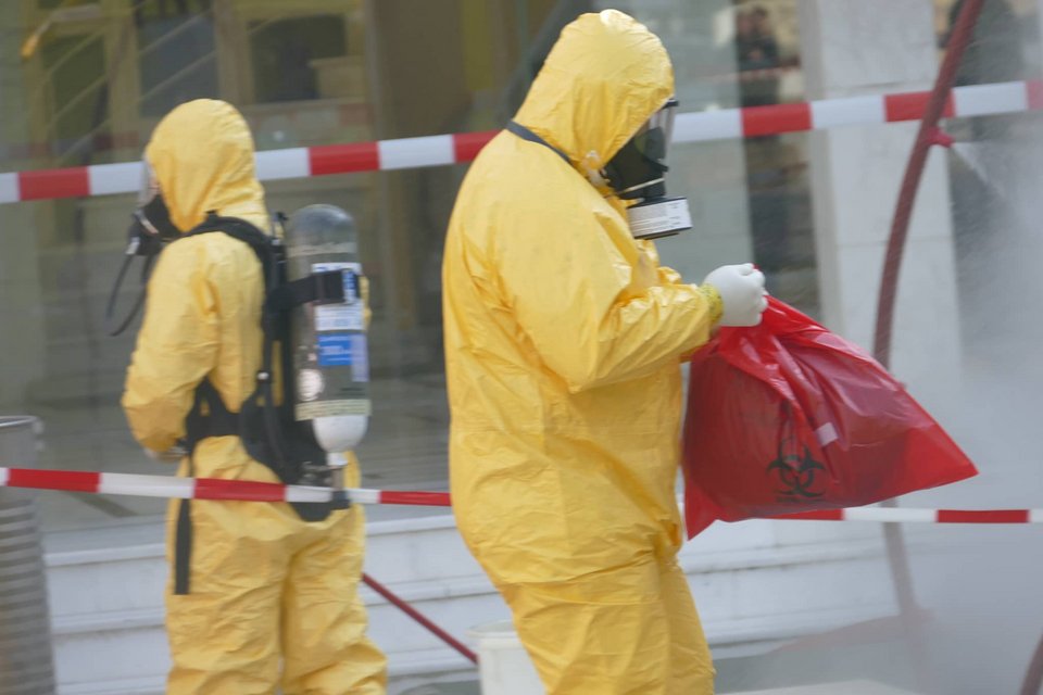 Καρέ - καρέ η απομάκρυνση του ύποπτου φακέλου από το ΤΕΙ Θεσσαλίας [εικόνες] | iefimerida.gr 8