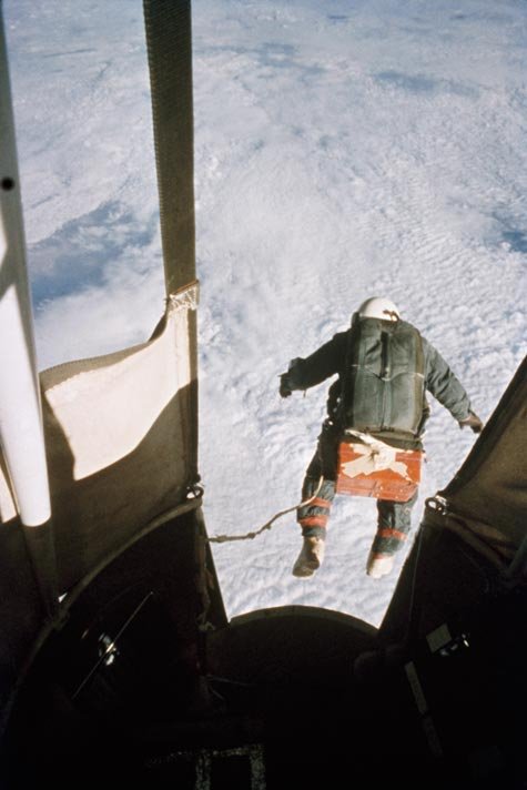 Φωτογραφίες που κόβουν την ανάσα - Πόσο ψηλά μπορεί να φτάσει ένας άνθρωπος; [εικόνες] | iefimerida.gr 0