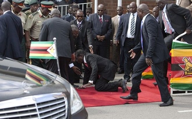 Ο Πρόεδρος χώρας που έγινε... viral -Η επική του τούμπα σε αεροδρόμιο [εικόνες & βίντεο] | iefimerida.gr 1