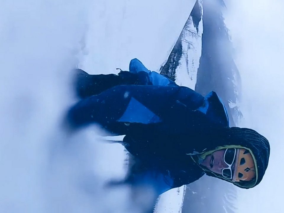 Παράτολμος ορειβάτης κάνει αναρρίχηση σε πάγο και προκαλεί ίλιγγο -Κάμερα κατέγραψε μια θεαματική πτώση του [εικόνες&βίντεο]   | iefimerida.gr 2