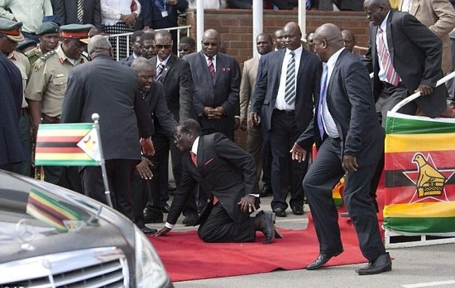 Ο Πρόεδρος χώρας που έγινε... viral -Η επική του τούμπα σε αεροδρόμιο [εικόνες & βίντεο] | iefimerida.gr 2