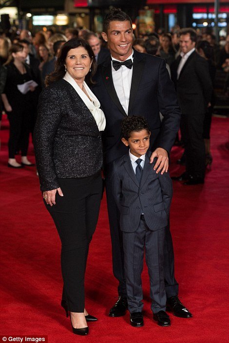 Λάμψη στην πρεμιέρα της ταινίας «Ρονάλντο» - Στους κινηματογράφους η ζωή του Πορτογάλου σταρ [εικόνες] | iefimerida.gr 6