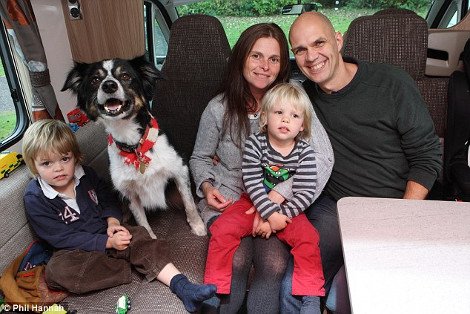 Οικογένεια πούλησε το σπίτι της και γυρίζει την Ευρώπη για να γνωρίσει τους φίλους της στο Facebook [βίντεο & εικόνες] | iefimerida.gr 2