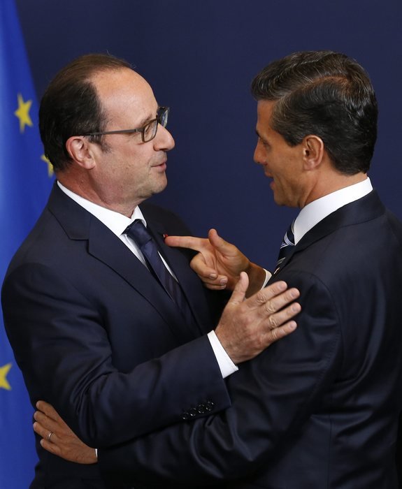 Αγκαλιές, αστεία και ένα τρυφερό φιλί στην Μέρκελ - Τα παρασκήνια της Συνόδου Κορυφής [εικόνες] | iefimerida.gr 5