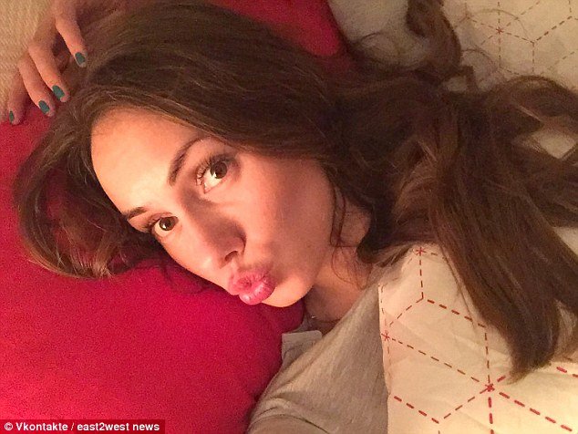 Τραγικός θάνατος: Kρεμόταν τόπλες από το παράθυρο αμαξιού και χτύπησε σε φανοστάτη [εικόνες & βίντεο] | iefimerida.gr 5