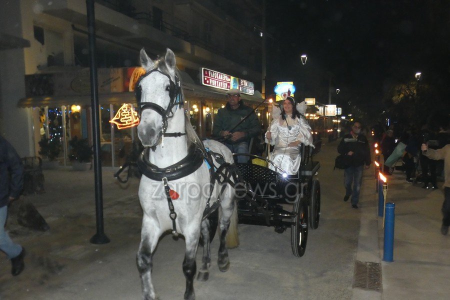 Το «Φως της Αγάπης» έφερε με άμαξα ο Άγγελος και το παρέδωσε στο Δήμαρχο Χανίων