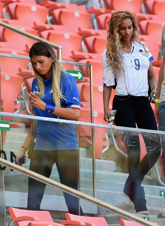 Ο Μπαλοτέλι έβαζε γκολ στο γήπεδο και η αγαπημένη του... σκόραρε στην κερκίδα [εικόνες] | iefimerida.gr 5