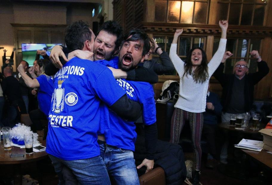 Τρελό πάρτι στο Λέστερ: Ο τίτλος, οι πανηγυρισμοί και η ατάκα Ρανιέρι για την Ελλάδα [εικόνες & βίντεο] | iefimerida.gr 3