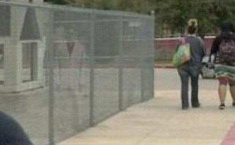 «Συνέλαβε» με την κάμερα κινητού, ένα... καλτ φάντασμα με ροζ κοστούμι [εικόνες ] | iefimerida.gr 0