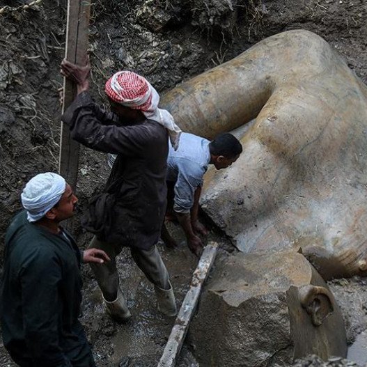 Αίγυπτος: Κολοσσιαίο άγαλμα πιθανότατα του Ραμσή Β΄ βρέθηκε σε  φτωχογειτονιά του Καΐρου [εικόνες] | iefimerida.gr 4