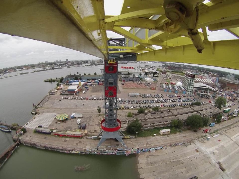 Το πιο παράξενο ξενοδοχείο στον κόσμο - Μέσα σε γερανό, με ασυναγώνιστη θέα [εικόνες] | iefimerida.gr 10