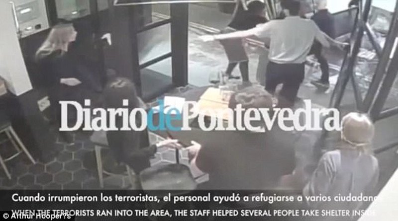 Ο ήρωας σερβιτόρος που έβαλε το σώμα του στην πόρτα για να εμποδίσει τον τρομοκράτη με το μαχαίρι [εικόνες & βίντεο] | iefimerida.gr 1