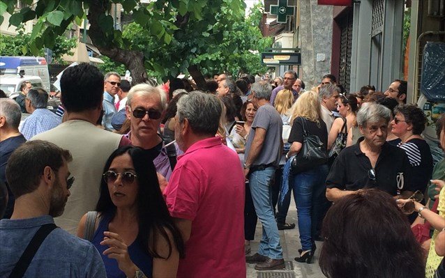 Συγκέντρωση διαμαρτυρίας φαρμακοποιών έξω από το Υπουργείο Υγείας [εικόνες] | iefimerida.gr 0
