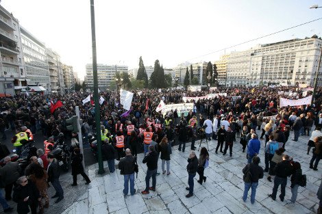 Τσίπρας και βουλευτές αποχώρησαν από τη Βουλή και ενώθηκαν με τους διαδηλωτές στο Σύνταγμα [εικόνες] | iefimerida.gr 6