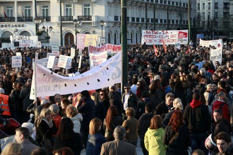 Τσίπρας και βουλευτές αποχώρησαν από τη Βουλή και ενώθηκαν με τους διαδηλωτές στο Σύνταγμα [εικόνες] | iefimerida.gr 7