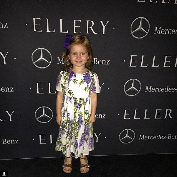 Φρενίτιδα στην Αυστραλία για την 3χρονη κοκκινομάλλα fashionista: Τη σέρνουν από show σε show [εικόνες] | iefimerida.gr 10