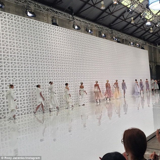 Φρενίτιδα στην Αυστραλία για την 3χρονη κοκκινομάλλα fashionista: Τη σέρνουν από show σε show [εικόνες] | iefimerida.gr 8