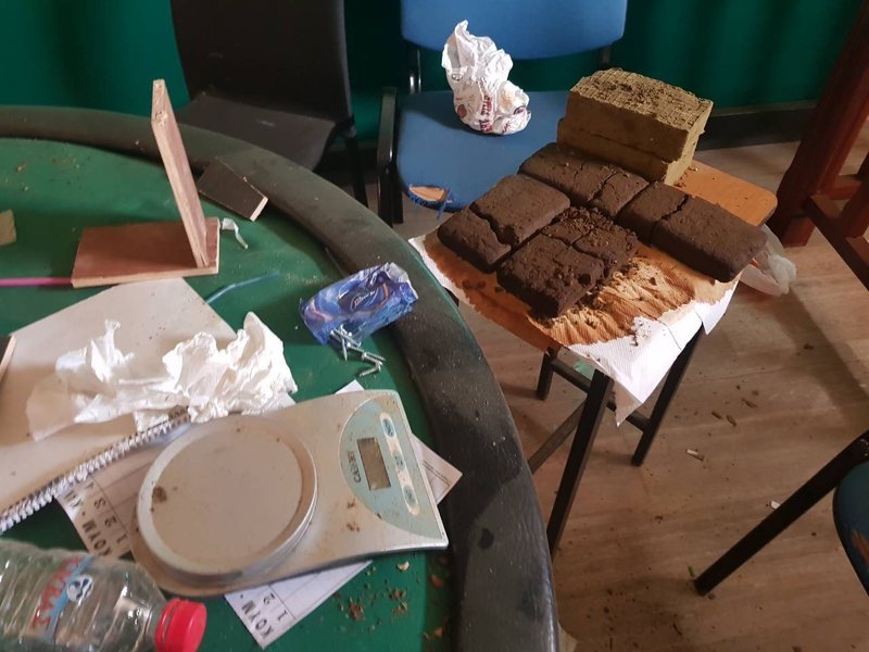 Ηράκλειο: Δύο 47χρονοι είχαν μετατρέψει καφενείο σε εργαστήριο κάνναβης [εικόνες & βίντεο] | iefimerida.gr 3