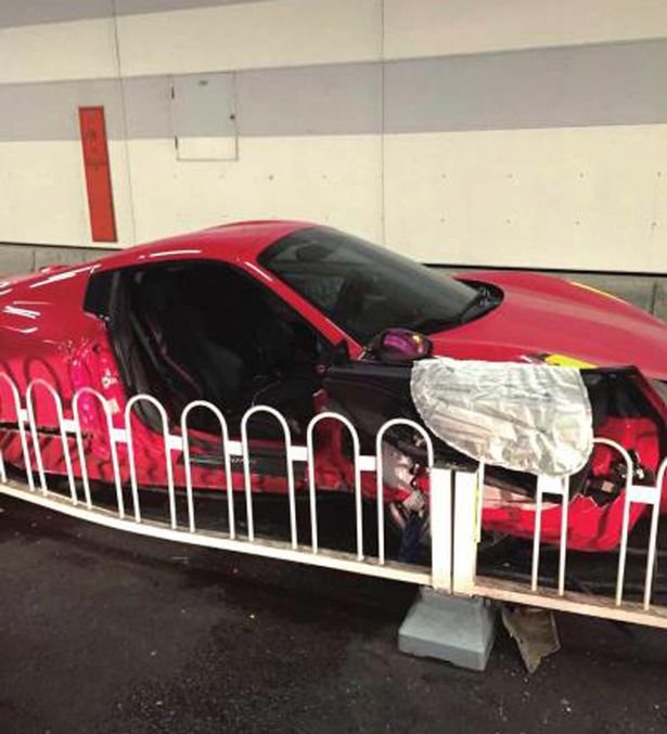 Κίνα: Σμπαράλια Lamborghini και Ferrari από αγώνα αλά Fast and Furious [εικόνες] | iefimerida.gr 1