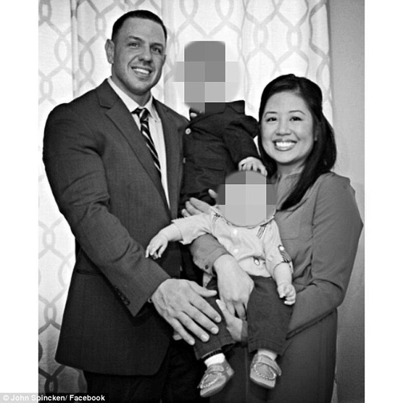 Καβγάδισε με τη γυναίκα του και αυτοκτόνησε πηδώντας από γέφυρα με τα δυο μωρά του στην αγκαλιά του | iefimerida.gr 0