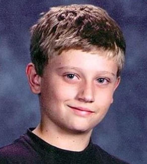 Φρίκη: 13χρονος είδε φωτογραφίες του πατέρα του με γυναικεία ρούχα και το πλήρωσε με τη ζωή του [εικόνα] | iefimerida.gr 0