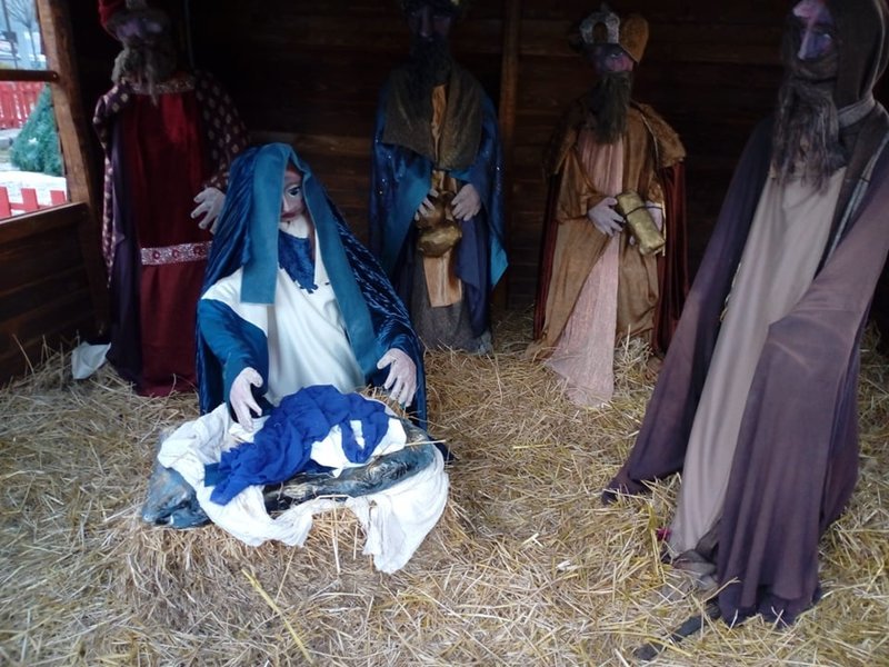 Λάρισα: Εκλέψαν το «θείο βρέφος» από τη φάτνη στην κεντρική πλατεία [εικόνες] | iefimerida.gr 1