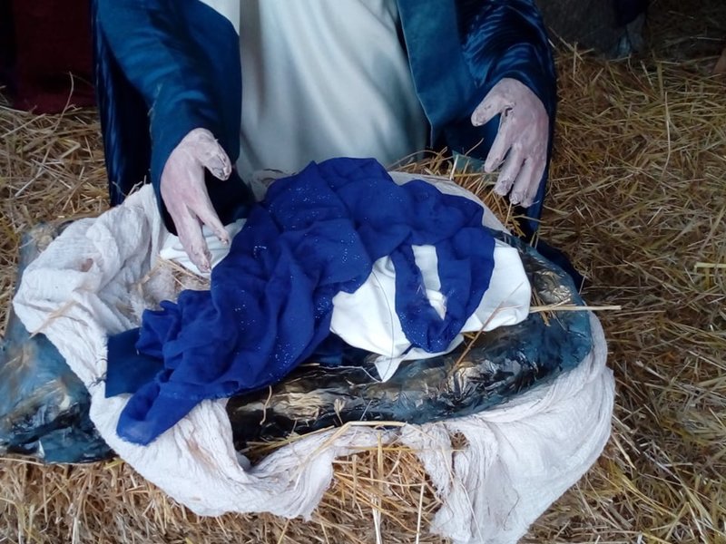 Λάρισα: Εκλέψαν το «θείο βρέφος» από τη φάτνη στην κεντρική πλατεία [εικόνες] | iefimerida.gr 2