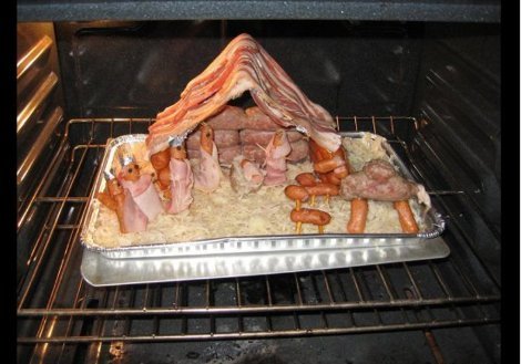 Φάτνη από ανθρώπινα μαλλιά, από μπέικον και από σφαίρες! [βίντεο - εικόνες]  | iefimerida.gr 0