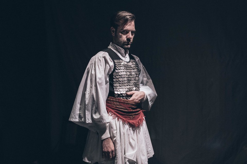 Ο Συσσοβίτης ερμηνεύει Μάτεσι -Είναι ένας περιπλανώμενος μπουλουκτζής [εικόνες] | iefimerida.gr 1