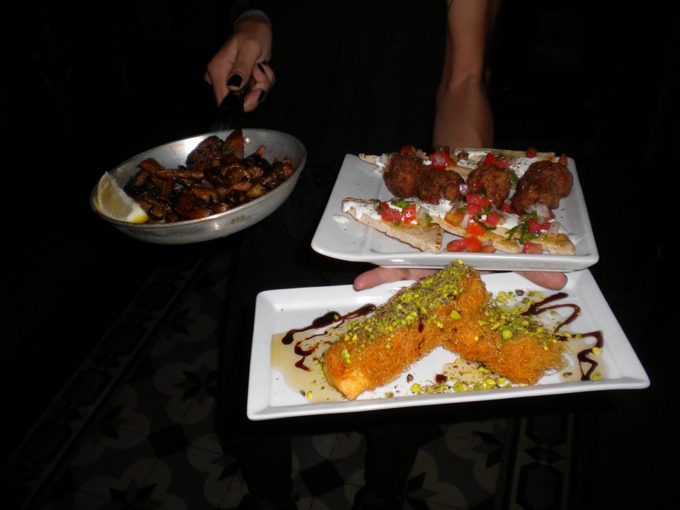 Μια γεύση από παλιά Αθήνα στη Favela - Καφές αλλά και φαγητό σε μια από τις ωραιότερες αυλές της Αθήνας [εικόνες] | iefimerida.gr 3