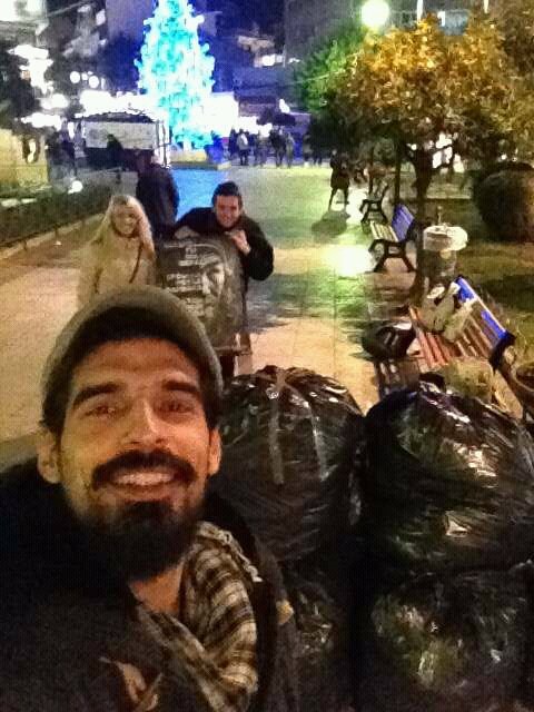 Αστεγος για 24 ώρες: Πρωτότυπη διαμαρτυρία για την ενίσχυση ευπαθών ομάδων [εικόνες]  | iefimerida.gr 0