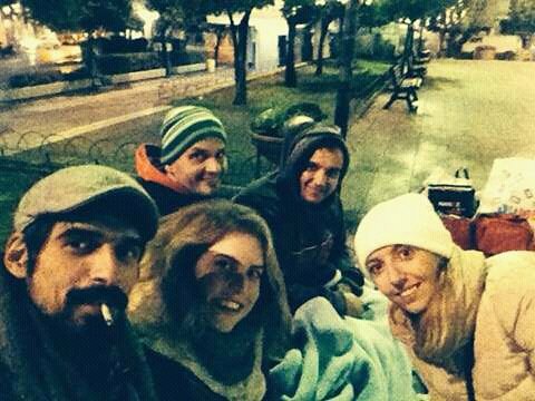 Αστεγος για 24 ώρες: Πρωτότυπη διαμαρτυρία για την ενίσχυση ευπαθών ομάδων [εικόνες]  | iefimerida.gr 1