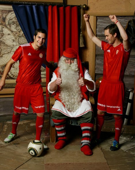 Και όμως! Ο Άγιος Βασίλης είναι φανατικός με το ποδόσφαιρο [εικόνες & βίντεο]  | iefimerida.gr 0