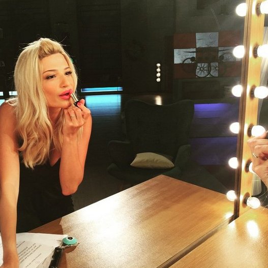 Στα παρασκήνια με την Φαίη Σκορδά – Η πόζα που αναστάτωσε το διαδίκτυο [εικόνα]  | iefimerida.gr 0