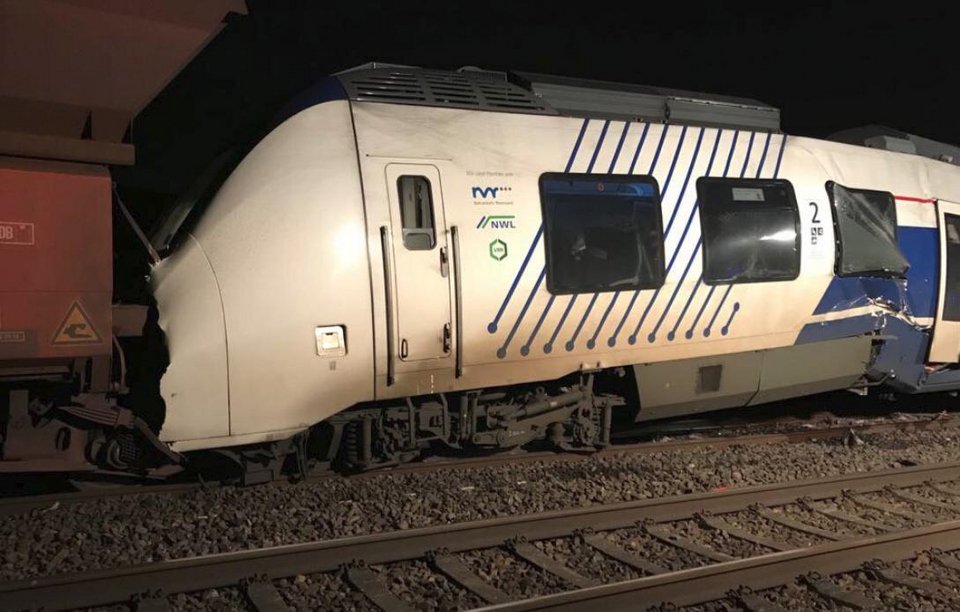 Σύγκρουση τρένων στο Ντίσελντορφ – Τουλάχιστον 50 τραυματίες [εικόνες] | iefimerida.gr 3