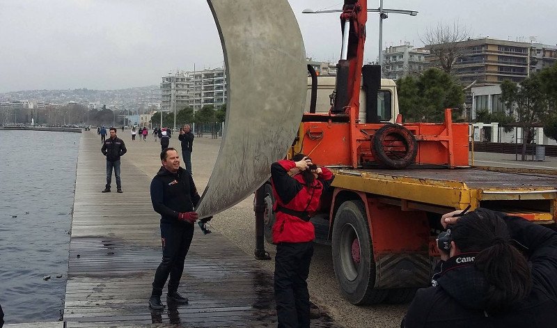 Μια ρομαντική πρόταση γάμου στη Θεσσαλονίκη: Της χάρισε... το φεγγάρι [εικόνες] | iefimerida.gr 0